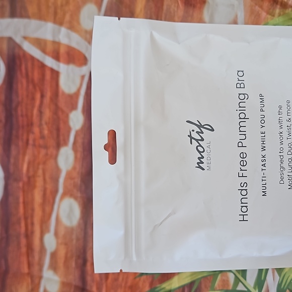 Maternity Hands free pumping bra - Picture 4 of 7